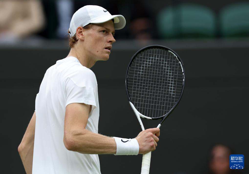 更是对他坚 更是对他坚